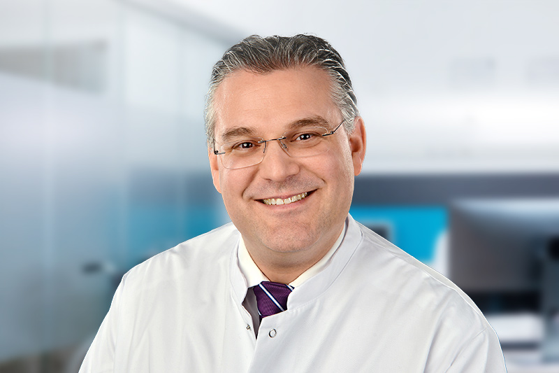 Dr. Halboos, Leiter des telemedizinischen Zentrums
